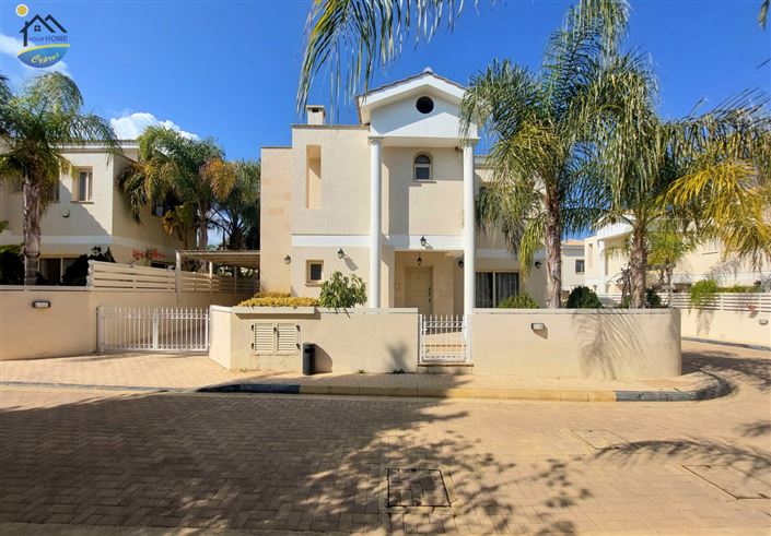 Image No.10-3 Bed Villa for sale