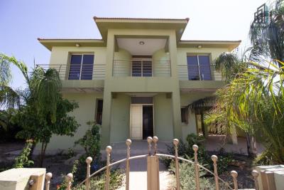 Maison / Villa de 4 chambres à vendre à Pervolia