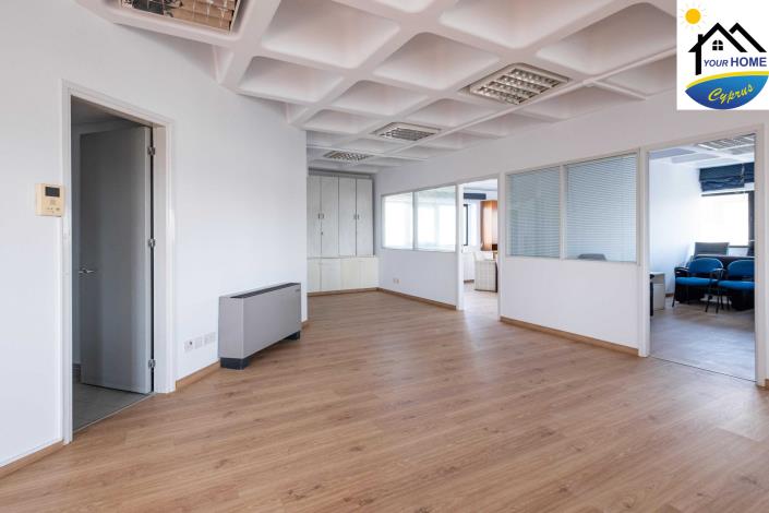 Image No.3-Commercial à vendre à Larnaca