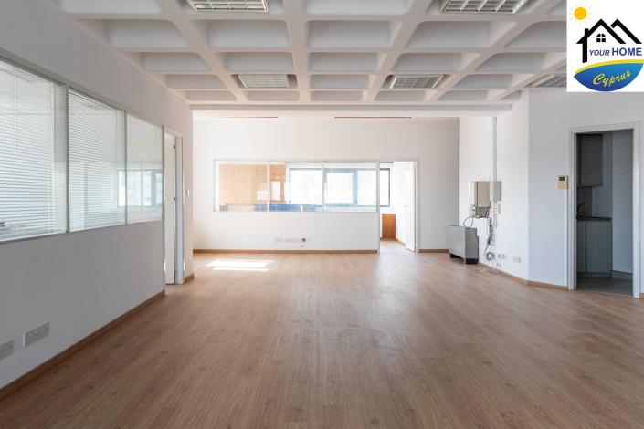 Image No.4-Commercial à vendre à Larnaca