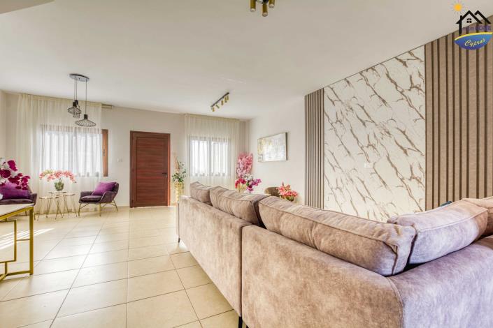 Image No.23-2 Bed Townhouse for sale