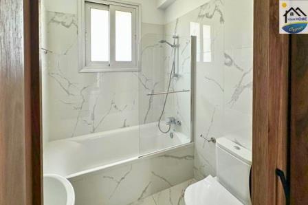 Image No.19-4 Bed Villa / Detached for sale