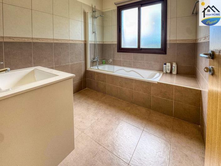 Image No.28-4 Bed Villa / Detached for sale