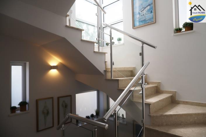 Image No.8-4 Bed Villa / Detached for sale