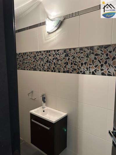 Image No.18-3 Bed House for sale