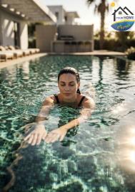 27--Public_Pool_Woma-Swimming