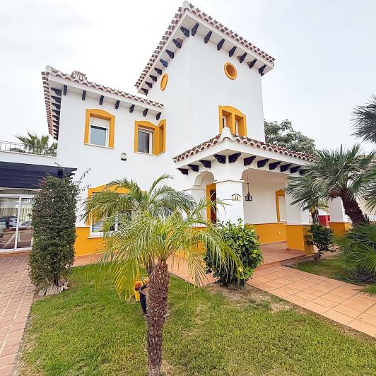Image No.5-4 Bed Villa / Detached for sale