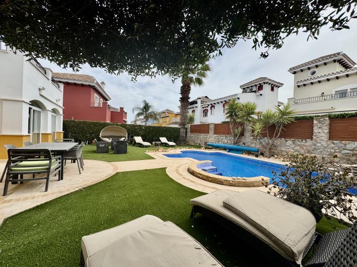 Image No.9-4 Bed Villa / Detached for sale