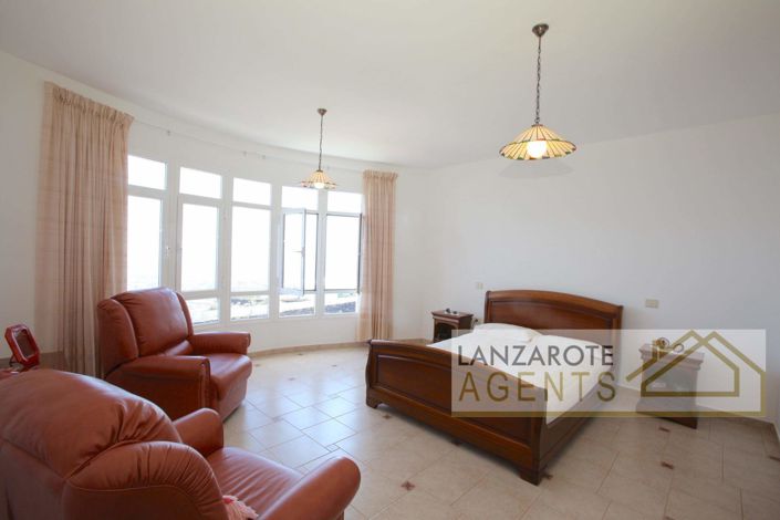 Image No.15-3 Bed Villa for sale