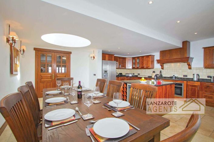 Image No.2-5 Bed Villa for sale