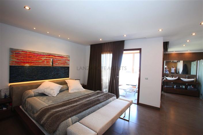 Image No.15-5 Bed Villa for sale