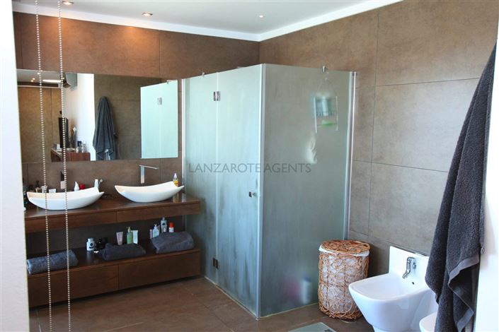 Image No.17-5 Bed Villa for sale