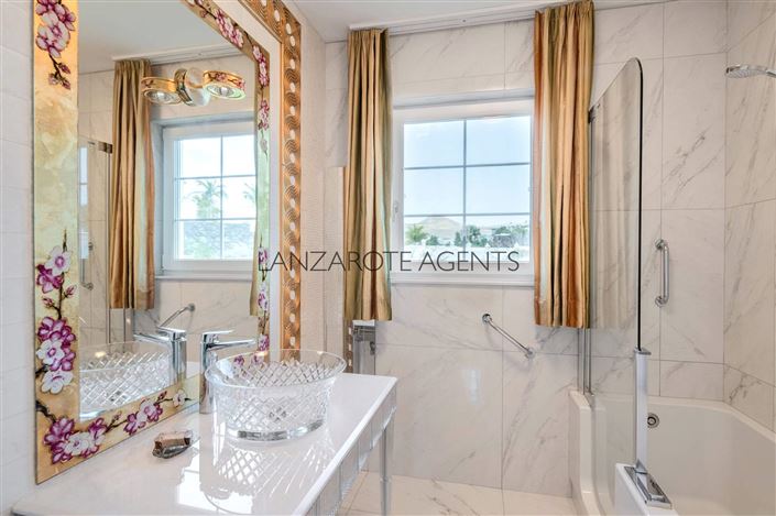 Image No.17-Villa de 4 chambres à vendre à Puerto Calero