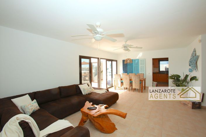 Image No.3-Villa de 4 chambres à vendre à Playa Blanca