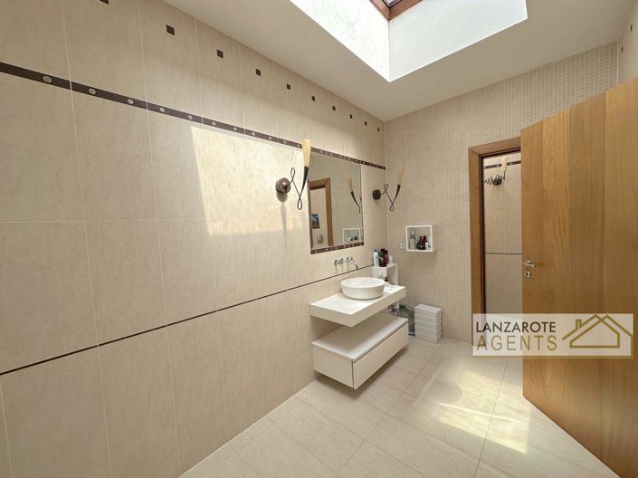 Image No.12-Villa de 4 chambres à vendre à Puerto Calero