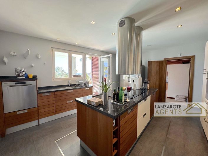 Image No.2-Villa de 4 chambres à vendre à Puerto Calero