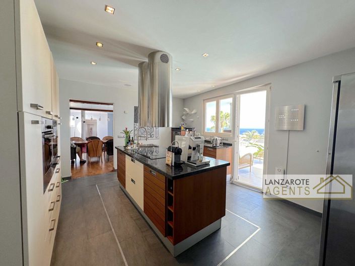 Image No.3-Villa de 4 chambres à vendre à Puerto Calero