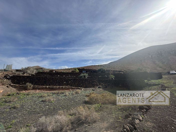 Image No.19-2 Bed Farmhouse for sale