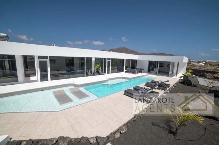 Image No.1-Villa de 4 chambres à vendre à Playa Blanca