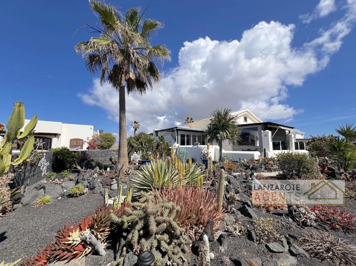 Image No.1-Villa de 2 chambres à vendre à Playa Blanca
