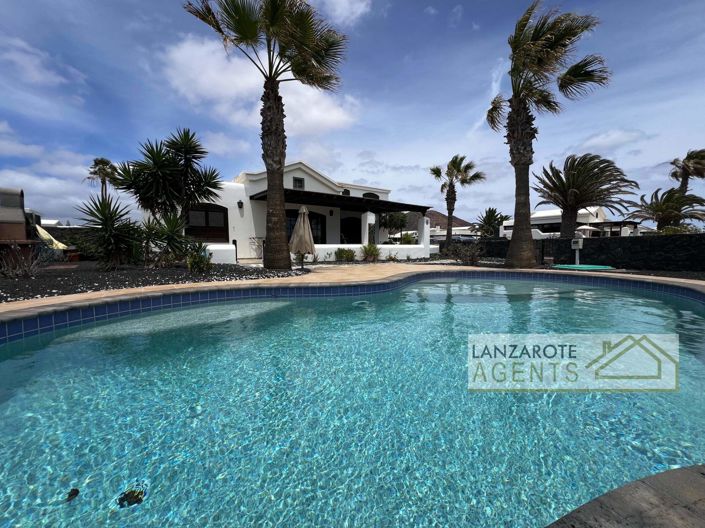 Image No.1-4 Bed Villa for sale