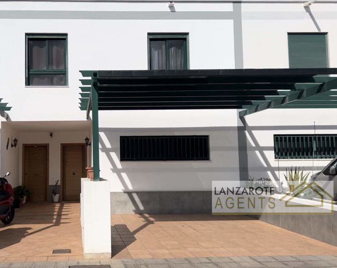 Image No.1-3 Bed House for sale