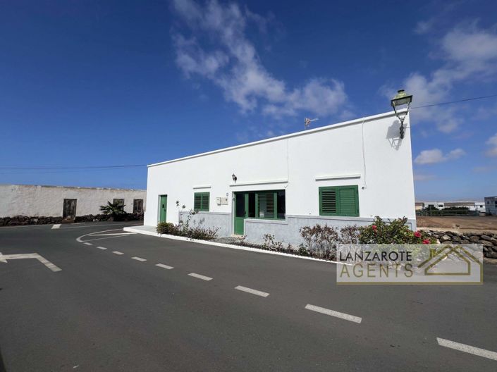 Image No.2-Villa de 4 chambres à vendre à Tinajo