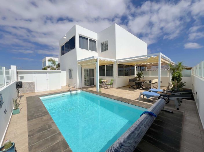 Image No.1-2 Bed Villa for sale