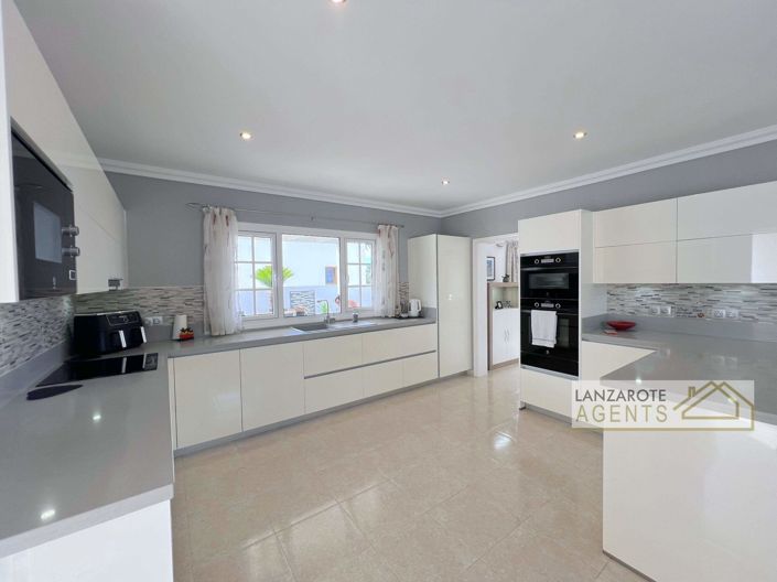 Image No.3-Villa de 4 chambres à vendre à Yaiza