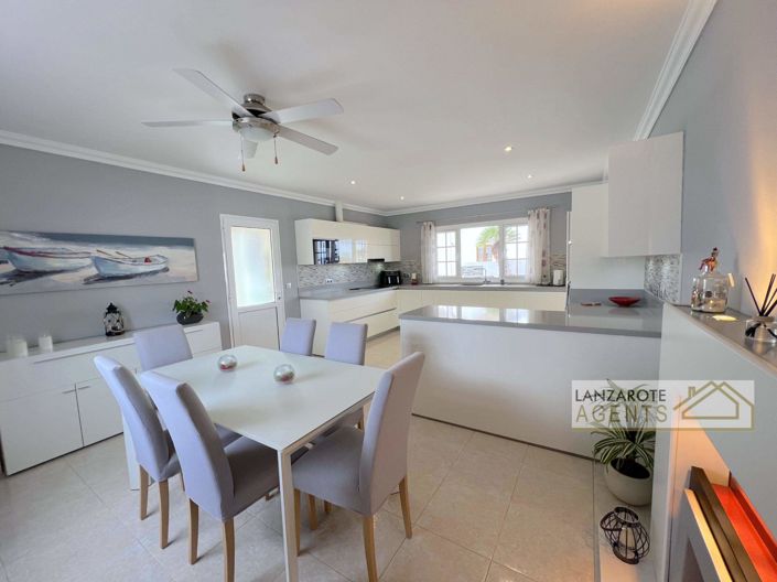 Image No.5-Villa de 4 chambres à vendre à Yaiza