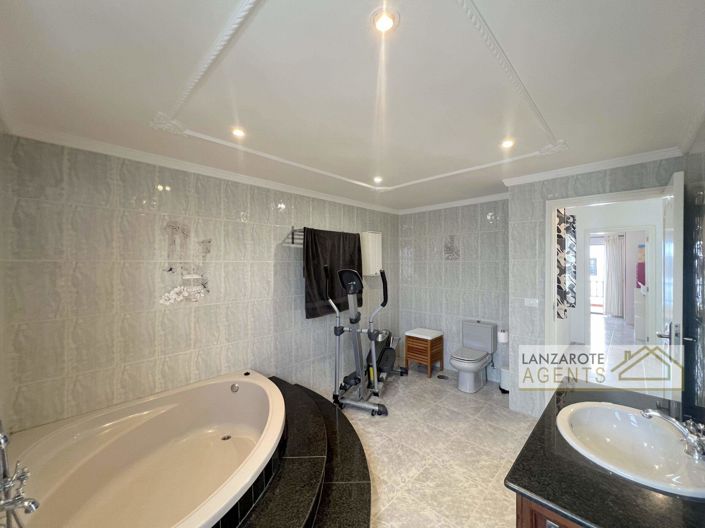 Image No.31-3 Bed Villa for sale