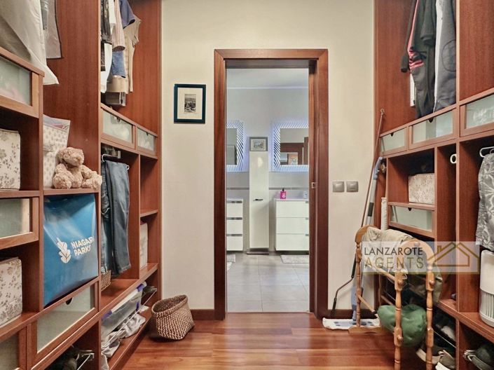 Image No.18-5 Bed Villa for sale