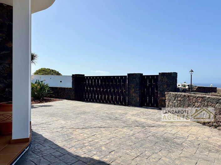 Image No.45-5 Bed Villa for sale