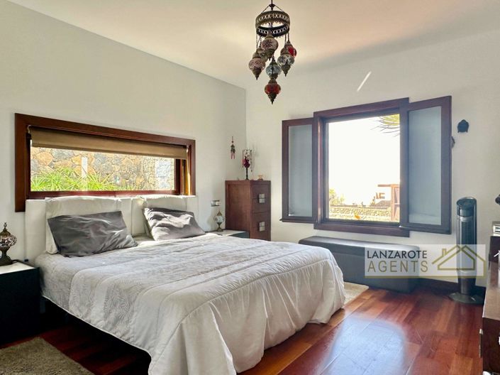 Image No.14-5 Bed Villa for sale