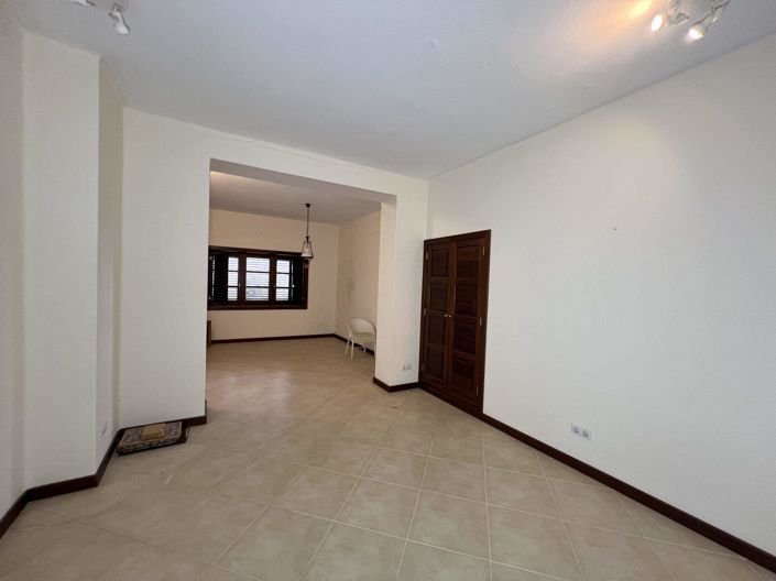 Image No.29-5 Bed Villa for sale