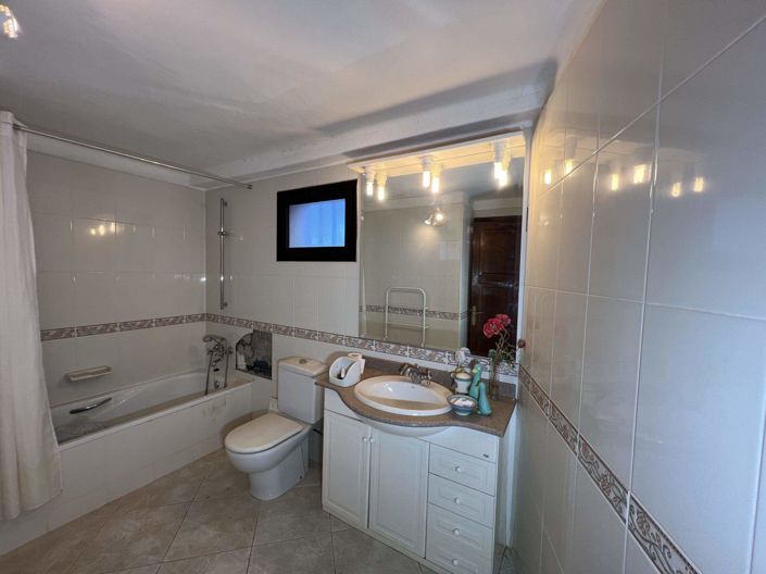 Image No.32-5 Bed Villa for sale