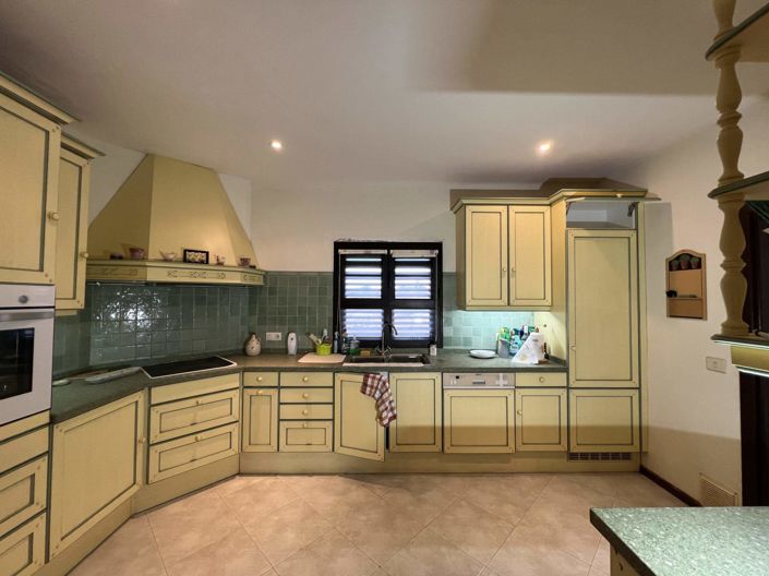 Image No.10-5 Bed Villa for sale