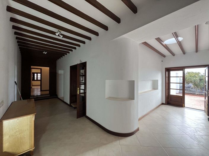 Image No.8-5 Bed Villa for sale