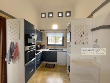 fd5e3d4e-8d0d-7d0f-fcaa-46272d5cf857