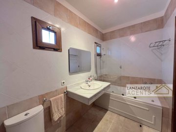 1cff2d32-f6db-3646-354c-acbd52a48355