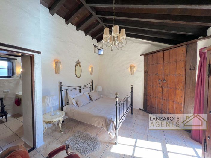 Image No.10-5 Bed Villa for sale