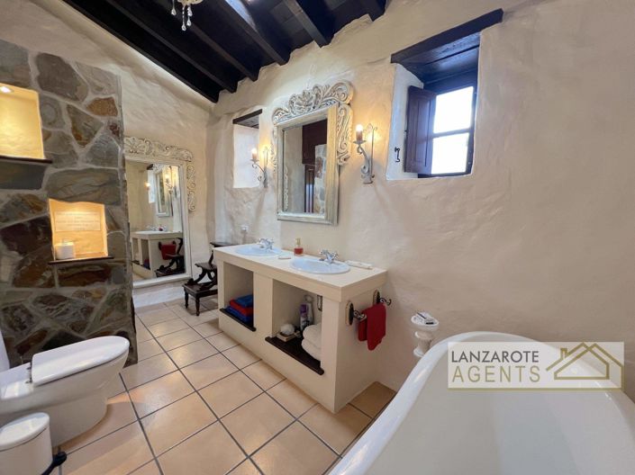 Image No.14-5 Bed Villa for sale