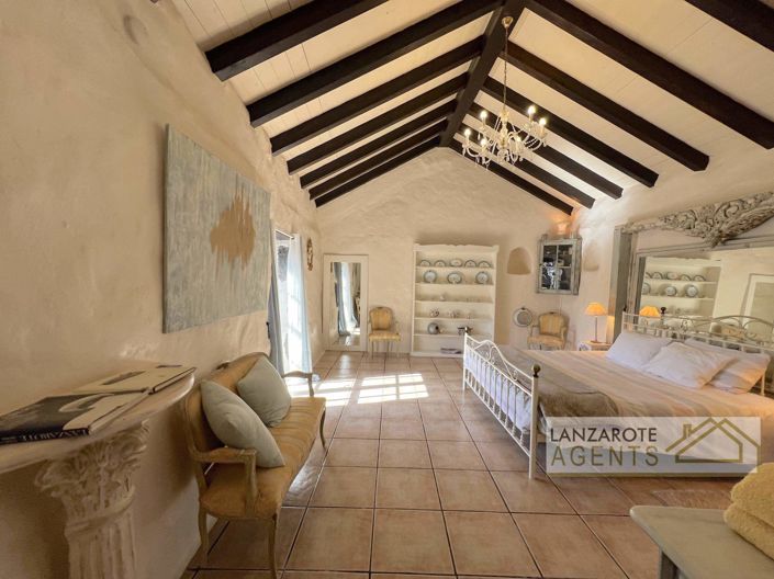 Image No.18-5 Bed Villa for sale