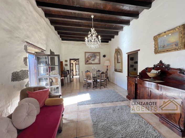 Image No.2-5 Bed Villa for sale