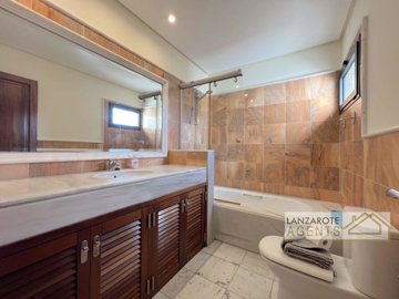 3bb2c657-c3e8-4e47-4c3b-4d817f9342ac