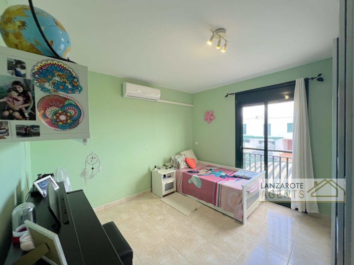 Image No.18-3 Bed House for sale