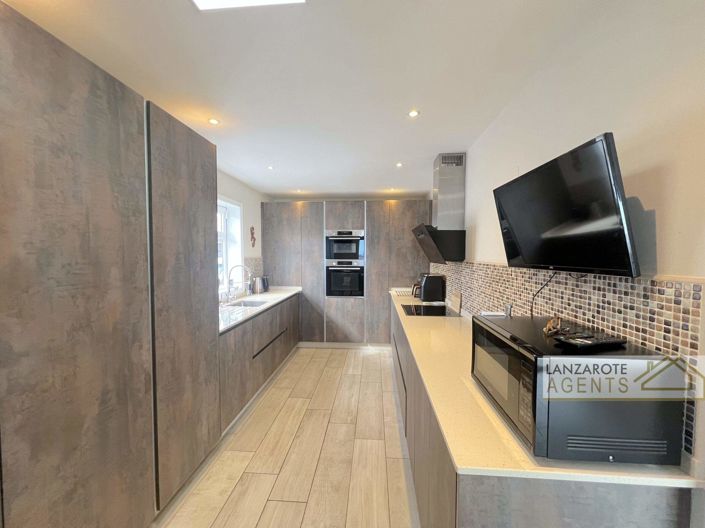 Image No.3-4 Bed Villa for sale