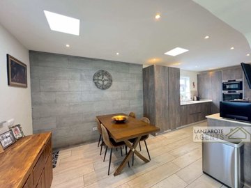 13899864-6fb8-6cdc-4293-c838d383c13a