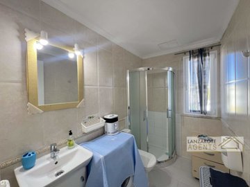 b5803093-e198-3cef-f216-bc63f38e8e4c