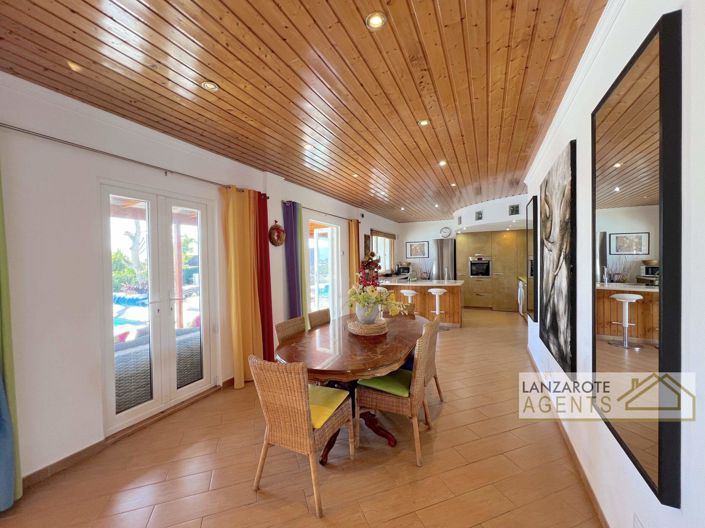 Image No.2-Villa de 4 chambres à vendre à Playa Blanca